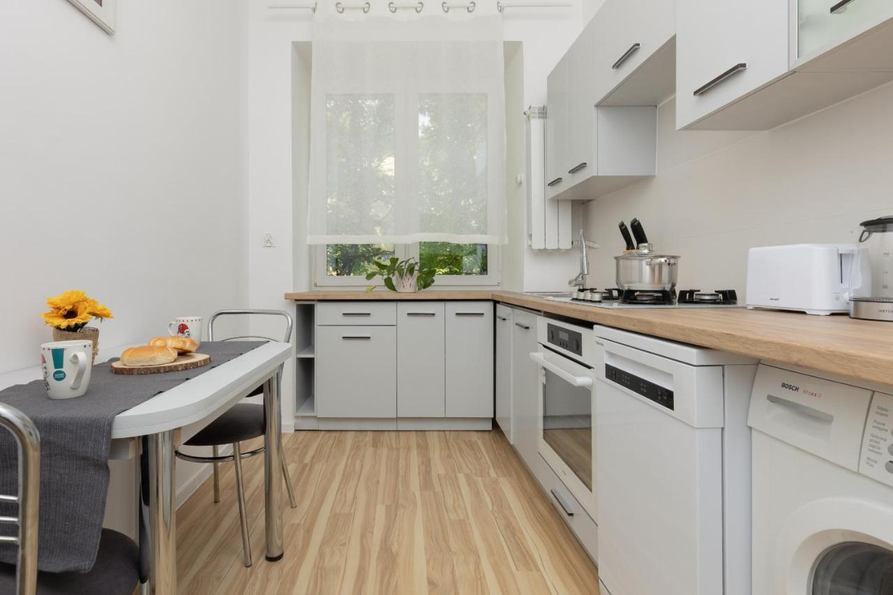 Bright Apartment Wola Near Metro Station By Noclegi Renters Warsaw Exterior photo